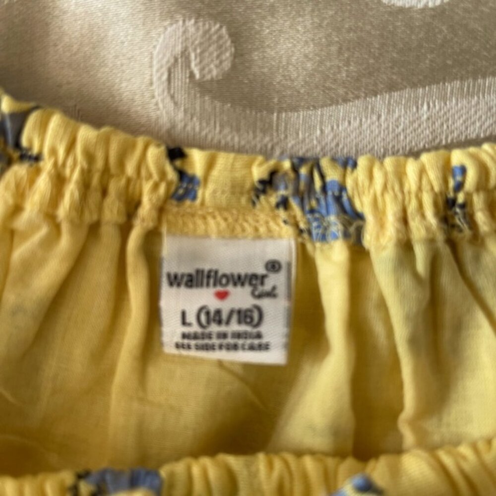 WALLFLOWER Juniors Clothing Bundle of Floral Tops and High Waist Ankle J… - Picture 7 of 15